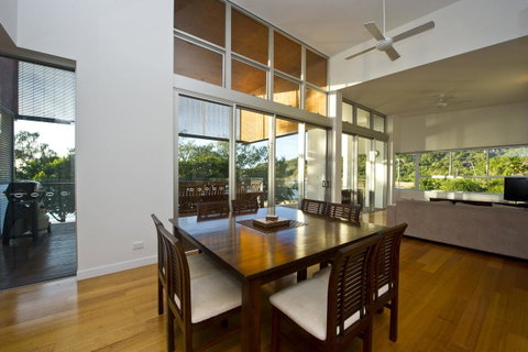 Maggies Beachfront Apartment 12 - Food Delivery Shop 16