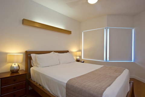 Maggies Beachfront Apartment 12 - Food Delivery Shop 12