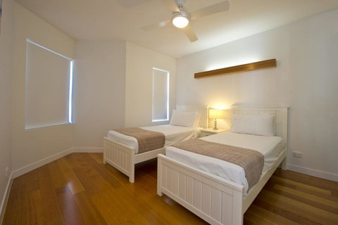 Maggies Beachfront Apartment 12 - Food Delivery Shop 15