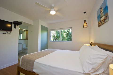 Maggies Beachfront Apartment 6 - Food Delivery Shop 5