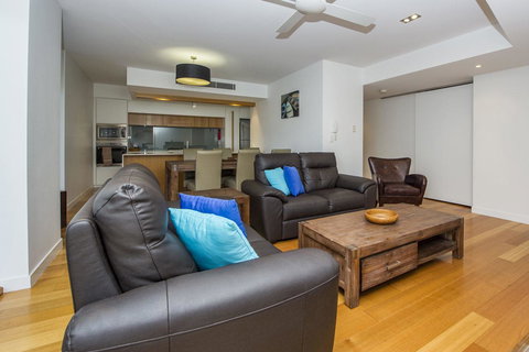 Maggies Beachfront Apartment 6 - Food Delivery Shop 2