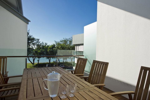 Maggies Beachfront Apartment 6 - Food Delivery Shop 6