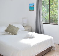 1 min. Walk To Beach Horeseshoe Bay Holiday Units - Food Delivery Shop
