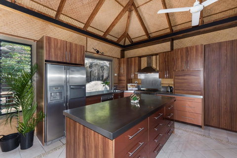 Absolute Beachfront - Food Delivery Shop 1