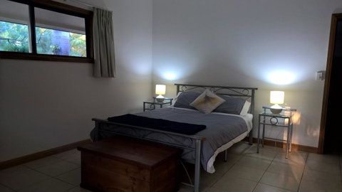 Magnetic Island Bed And Breakfast - Food Delivery Shop 7
