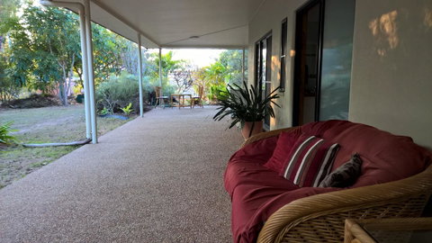 Magnetic Island Bed And Breakfast - Food Delivery Shop 9