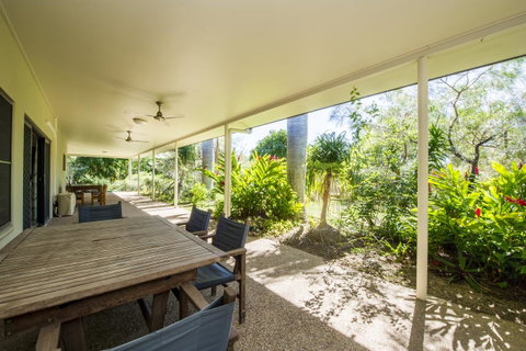 Magnetic Island Bed And Breakfast - Food Delivery Shop 19