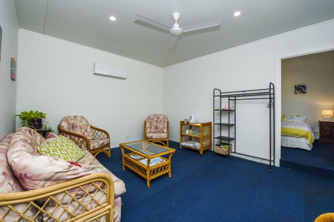 Magnetic Island Bed And Breakfast - Food Delivery Shop 37