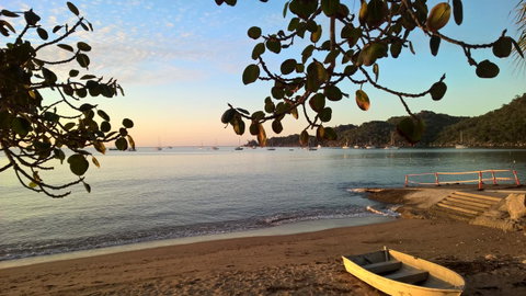 Magnetic Island Bed And Breakfast - Food Delivery Shop 10