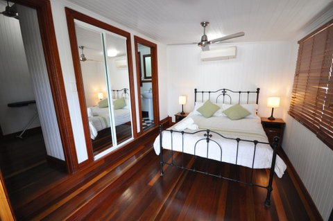 Island Adventure Holiday House - Food Delivery Shop 17