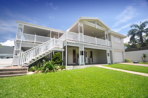 Island Adventure Holiday House - Food Delivery Shop 0