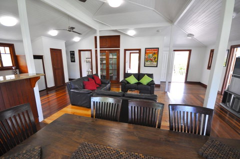 Island Adventure Holiday House - Food Delivery Shop 3