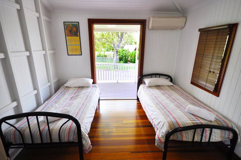 Island Adventure Holiday House - Food Delivery Shop 15