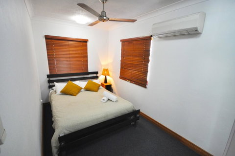 Island Adventure Holiday House - Food Delivery Shop 2