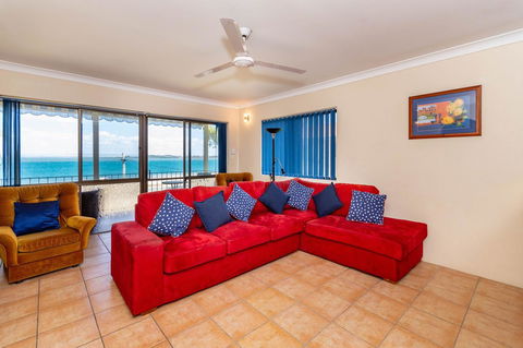 Fantastic Views From This Top Floor Unit! - Food Delivery Shop 0