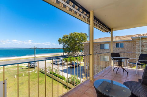 Fantastic Views From This Top Floor Unit! - Food Delivery Shop 14