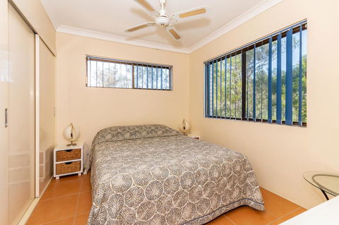 Fantastic Views From This Top Floor Unit! - Food Delivery Shop 9