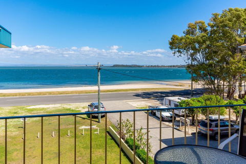 Fantastic Views From This Top Floor Unit! - Food Delivery Shop 4