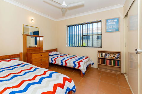 Fantastic Views From This Top Floor Unit! - Food Delivery Shop 7