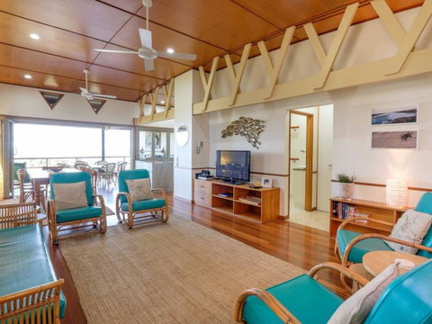 Claytons 1 By Discover Stradbroke - Food Delivery Shop 3