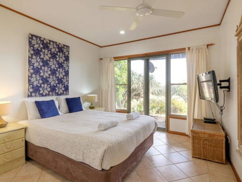 Claytons 1 By Discover Stradbroke - Food Delivery Shop 4