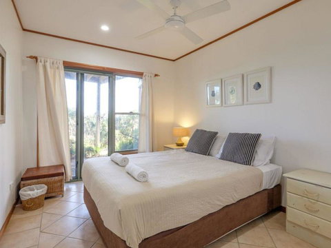 Claytons 1 By Discover Stradbroke - Food Delivery Shop 14