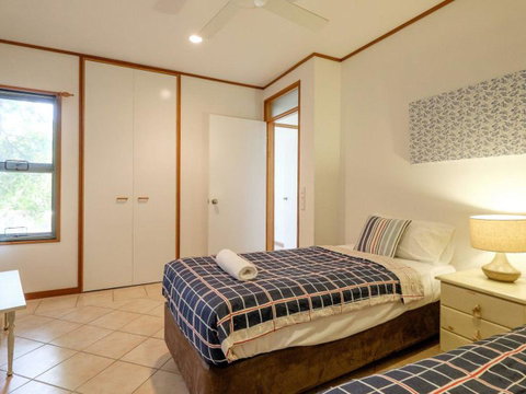 Claytons 1 By Discover Stradbroke - Food Delivery Shop 24