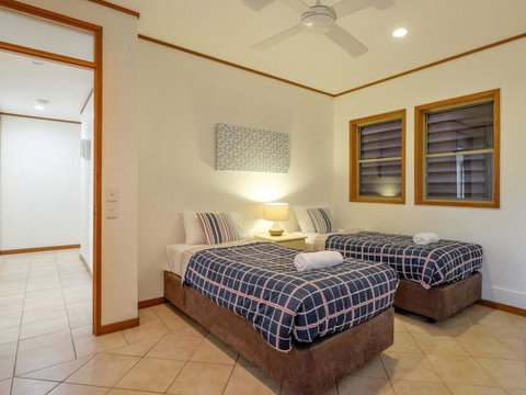 Claytons 1 By Discover Stradbroke - Food Delivery Shop 8