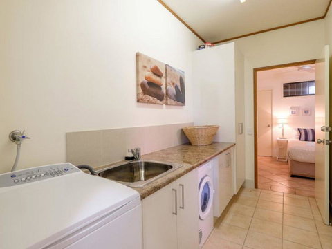 Claytons 1 By Discover Stradbroke - Food Delivery Shop 20