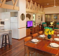 Claytons on Cylinder Beach Front - Food Delivery Shop