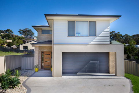 'Banksia Atura' At Tura Beach - Food Delivery Shop 0