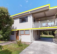 'Beach Break 1' 1/10 Lionel Street - upstairs unit with Aircon - Food Delivery Shop
