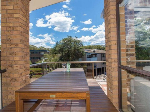 'COLUMBIA VIEWS', 2/9 COLUMBIA CLOSE - AIRCON, WIFI, NETFLIX, VIEWS & BOAT PARKING - Food Delivery Shop 2