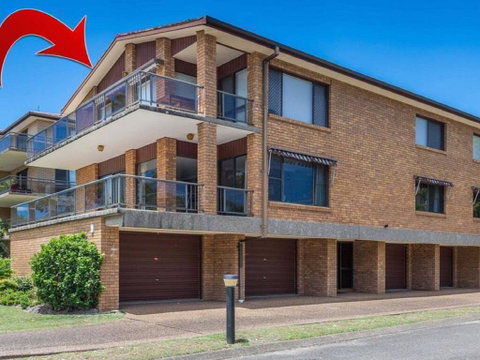 'COLUMBIA VIEWS', 2/9 COLUMBIA CLOSE - AIRCON, WIFI, NETFLIX, VIEWS & BOAT PARKING - Food Delivery Shop 0