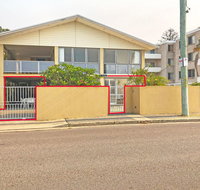 'Mooring One Downstairs' 23 Shoal Bay Rd - Fantastic ground floor duplex with views WIFI and Air Conditioning - Food Delivery Shop