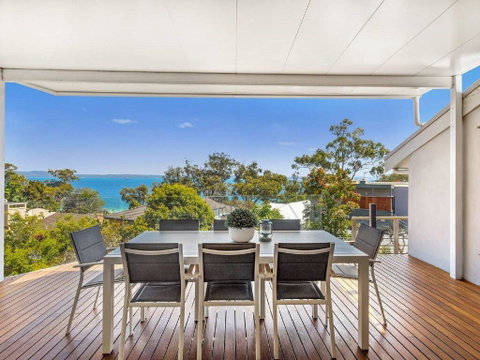 'Nunkeri', 5 Kerrie Close - Stunning House With Fabulous Views, Linen, WIFI & Air Conditioning - Food Delivery Shop 0