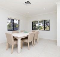 'Ocean to Beach' Luxury Hide Away - Food Delivery Shop