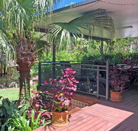 'Sandy Palms' 28 Moorooba Cr - Beautiful Home with Wifi Air-con and Boat Parking - Food Delivery Shop