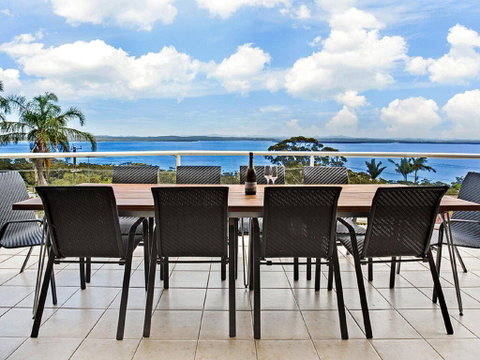 'The Bay', 25 Wallawa Rd - Huge Home With Aircon, Spectacular Views & Chromecast - Food Delivery Shop 3