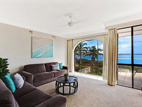 'The Bay', 25 Wallawa Rd - Huge Home With Aircon, Spectacular Views & Chromecast - Food Delivery Shop 2
