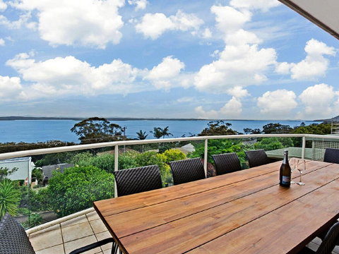 'The Bay', 25 Wallawa Rd - Huge Home With Aircon, Spectacular Views & Chromecast - Food Delivery Shop 0