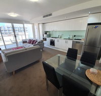 just listed Bolton St 1br 350m walk to Newcastle beach  Wifi end Eand - Food Delivery Shop