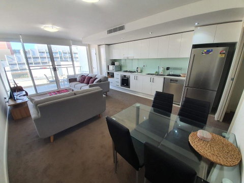 (just Listed) Bolton St 1br 350m Walk To Newcastle Beach +++ Wifi End Eand - Food Delivery Shop 0