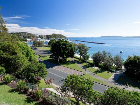 1 'Kiah', 53 Victoria Parade - Stunning Views, Wifi, Aircon, Just Across The Road To The Water - Food Delivery Shop 0