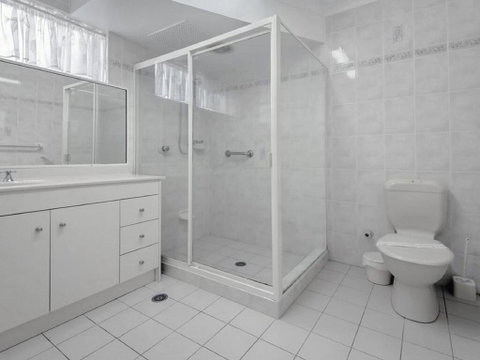 1 'Laman Lodge', 15 Laman Street - Stunning Air Conditioned Unit With Water Views And WIFI - Food Delivery Shop 1