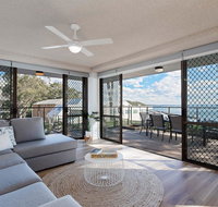 1 'The Poplars' 34 Magnus St - panoramic water views pool aircon  WIFI - Food Delivery Shop