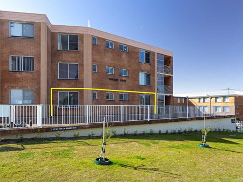 1 'Thurlow Lodge', 6 Thurlow Avenue - Air Conditioned & Pool In The Heart Of Town - Food Delivery Shop 2
