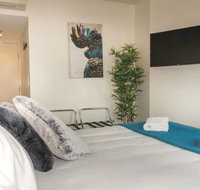 1 Bedroom Studio Apartment Near Eagle Street - Food Delivery Shop