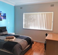1 Double Quaint Private room near public bus transport - SHAREHOUSE - Food Delivery Shop