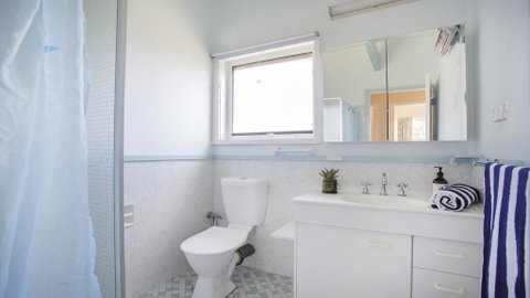 103 Bannister Head Rd - Beaming Bannister Retreat - Food Delivery Shop 2